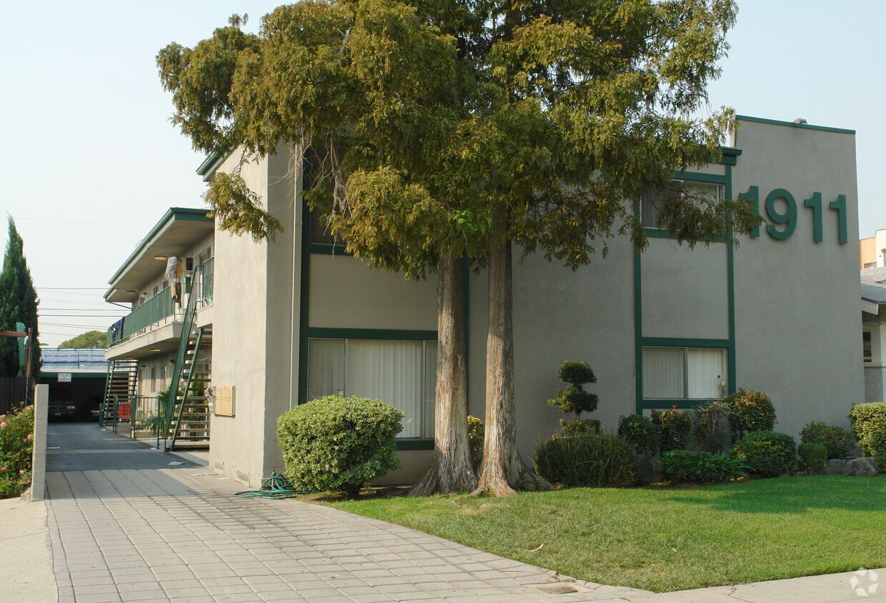 Building Photo - 1911 Gardena Ave