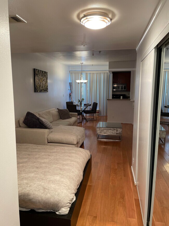 Building Photo - 620 S Gramercy Pl