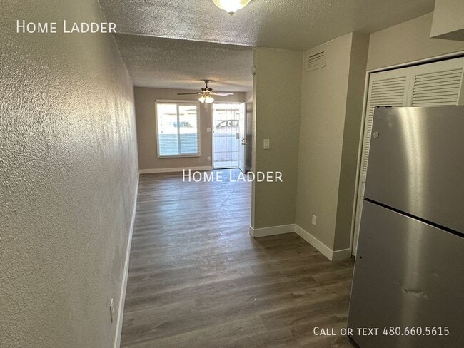 Foto del edificio - 2262 E Broadway Rd