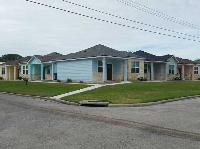 Fully Furnished / all utilities paid - 509 S Guadalupe St