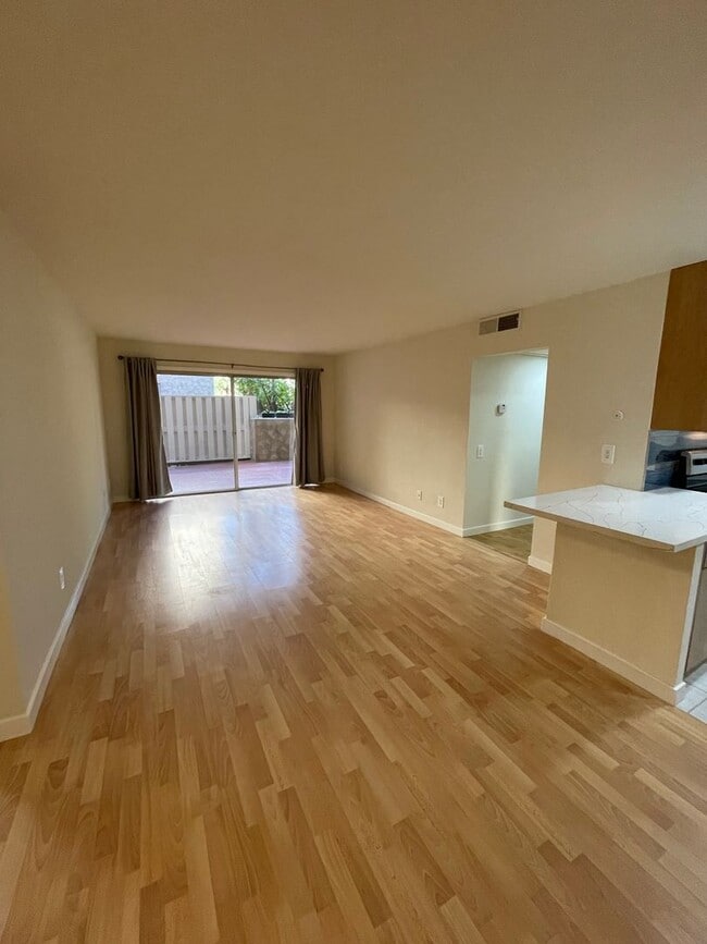 Foto del edificio - 6416 Friars Rd