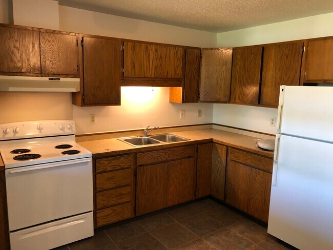 Building Photo - Ridgeway Court II  A Ltd Ptshp