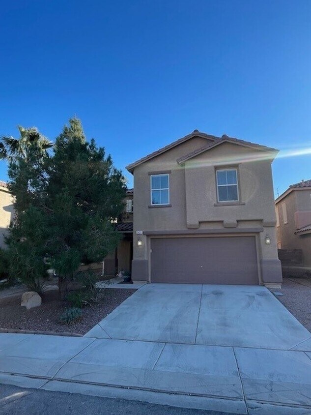 Foto principal - 2421 Cockatoo Dr ! 4 Bedroom / 3 Bath !