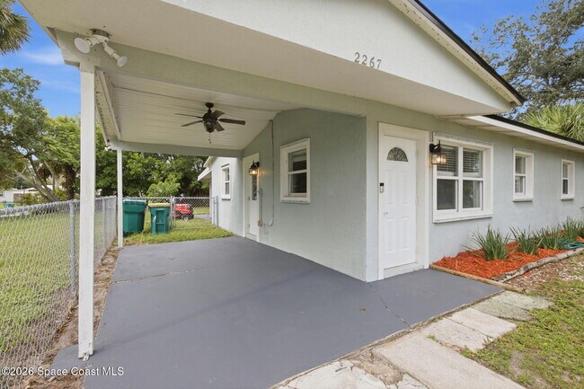 Building Photo - 2267 Robinhood Dr