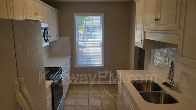 Building Photo - 858 Pawley Ct