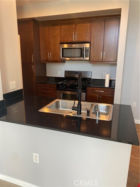 Foto del edificio - 2458 Scholarship