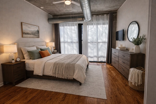 Building Photo - 1069 W 14th Pl