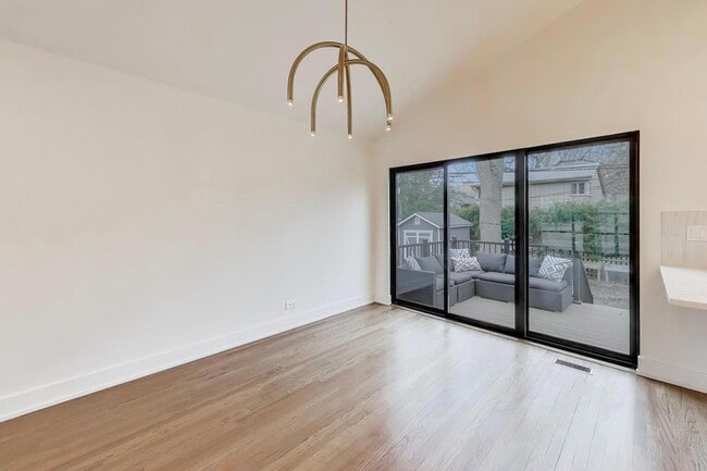 Foto del edificio - 3530 Hillside Rd