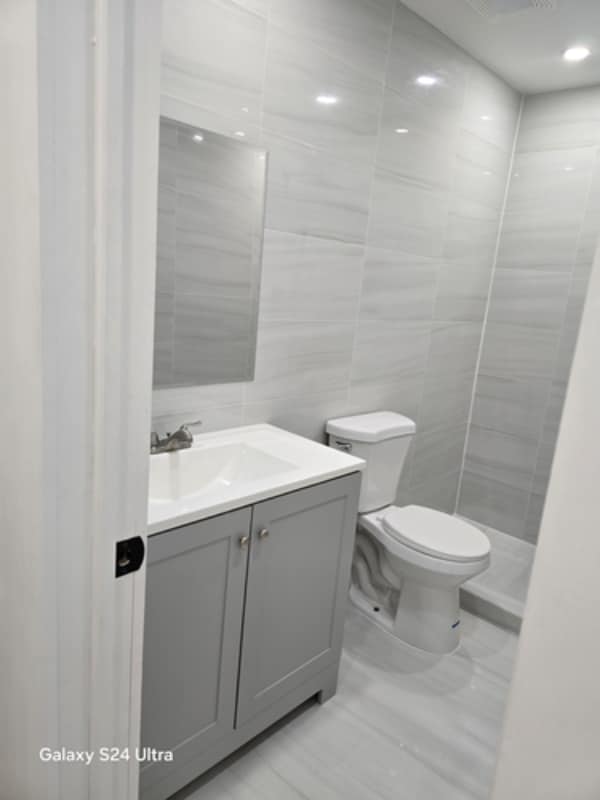 Building Photo - 2174 NE 170th St