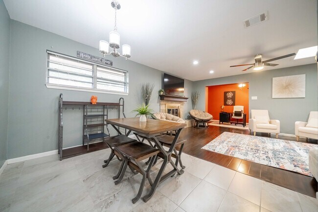 Building Photo - 1703 Monaco Dr