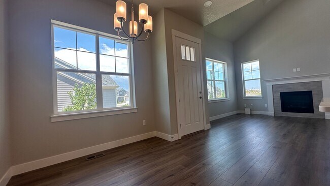 Building Photo - Great Townhouse in Loveland