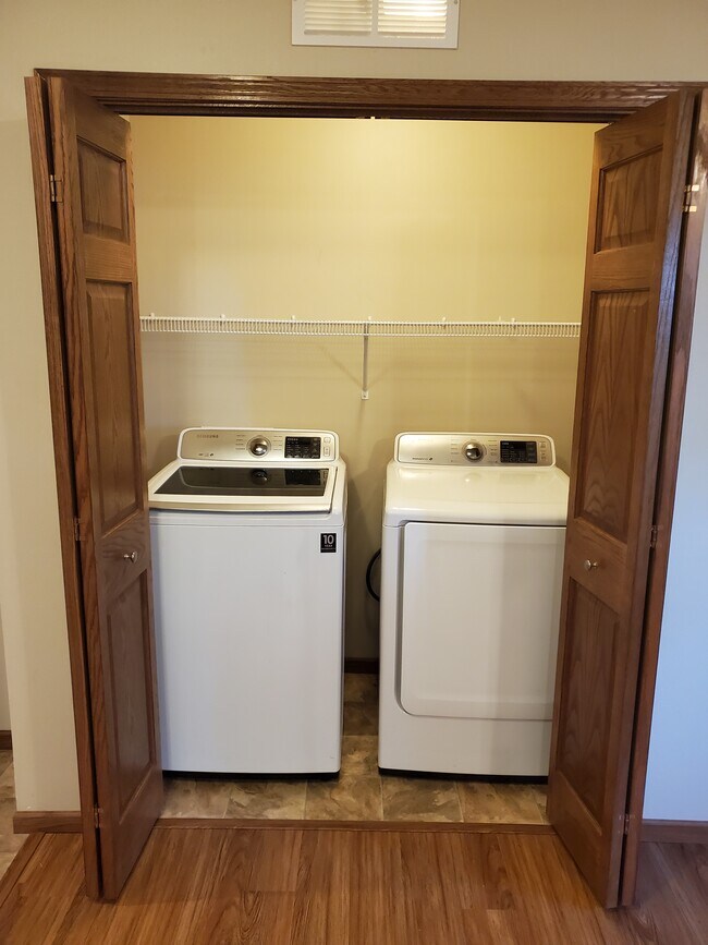 502 Meadow Oak Cir, Fairfax, IA 52228 Townhome Rentals in Fairfax IA