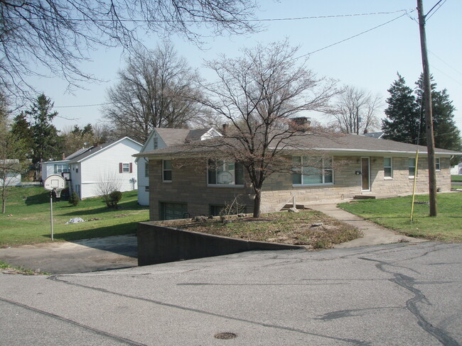 Building Photo - 901 Harding St