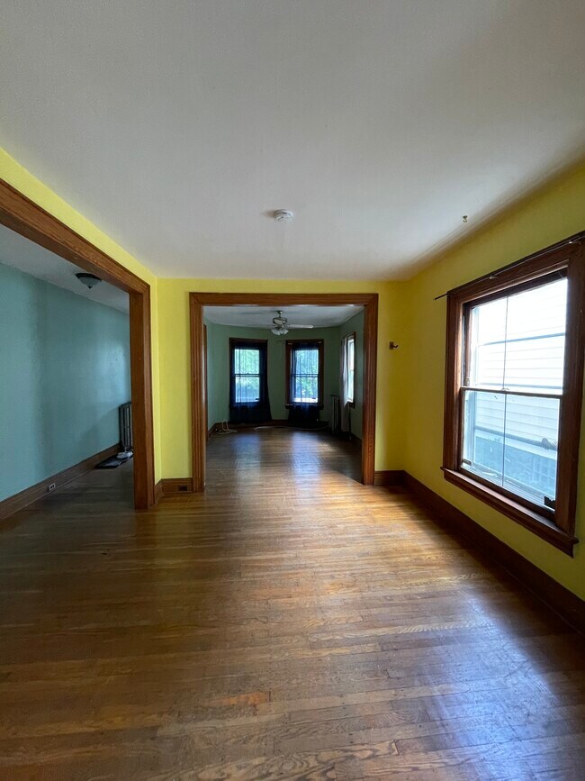 Living room - 328 Ashland Ave