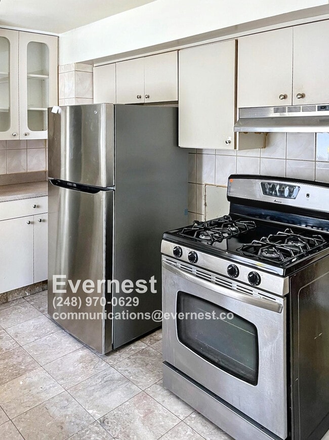 Building Photo - Cozy 3-Bedroom Home with Convenient Access...