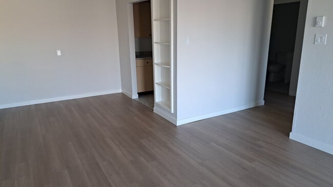 Building Photo - Aquarius Apartments