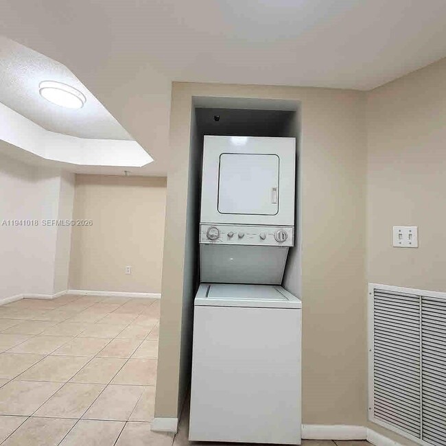 Foto del edificio - 9156 Collins Ave