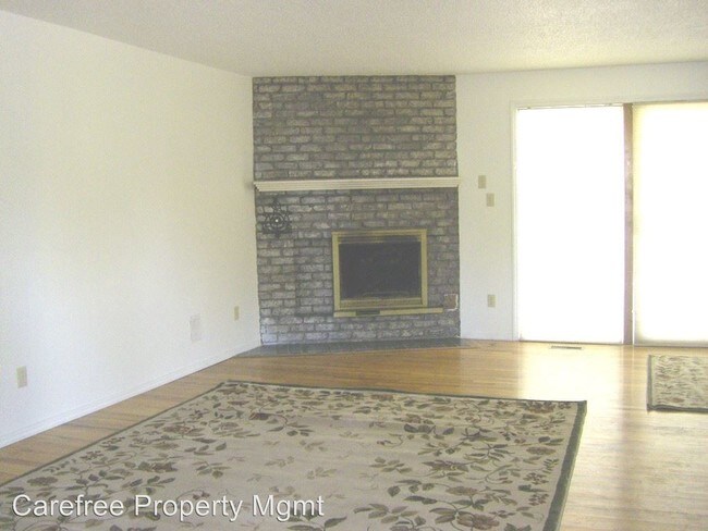Building Photo - 6855 SW Briarcliff Cir