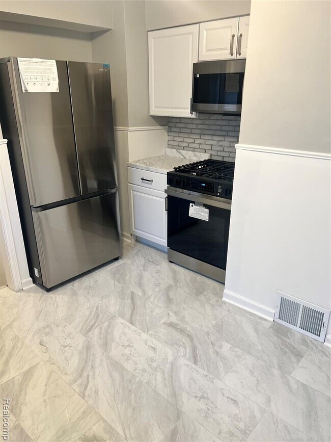 Foto del edificio - 18558 Woodland St