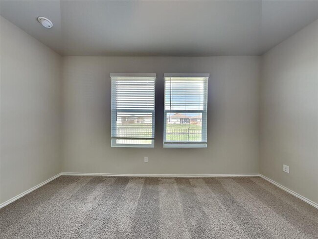 Building Photo - 5208 Saddle Clb Dr