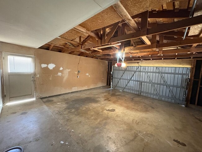 Building Photo - Old Style Charm home with pool Available Now!