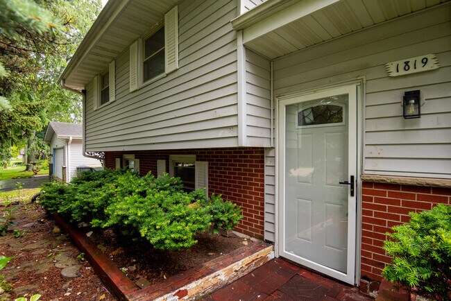 Foto del edificio - 1819 Elmwood Dr