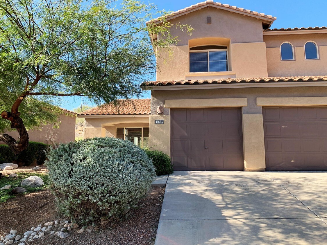 Foto principal - 4365 N Sunset Cliff Dr