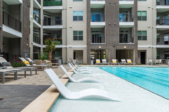 Broadstone East End apartments — community photo - Broadstone East End