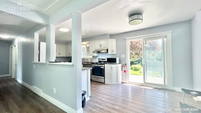 Building Photo - 593 Mount Anne Dr