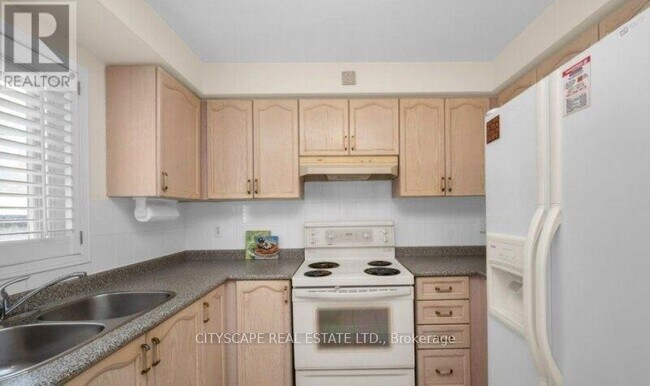 Photo du bâtiment - 6121 Maple Gate Cir