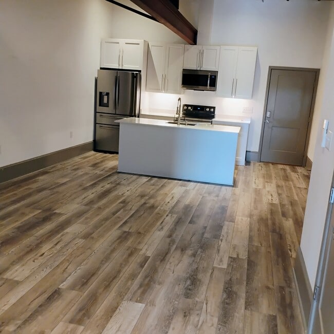 Building Photo - The Lofts at Empire Yard