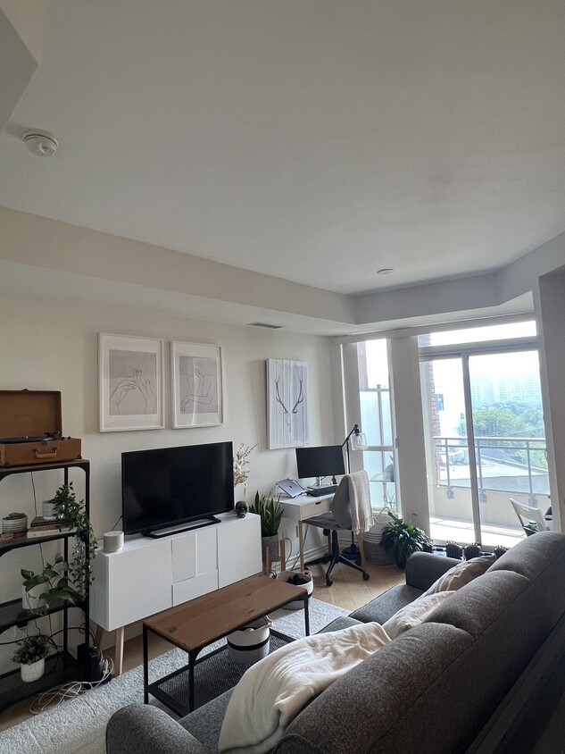 Living Room - 23 Glebe Rd W