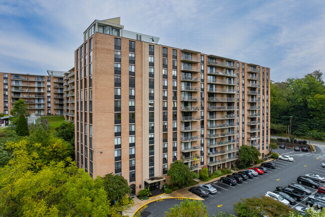 Building Photo - Strath Haven Condominiums