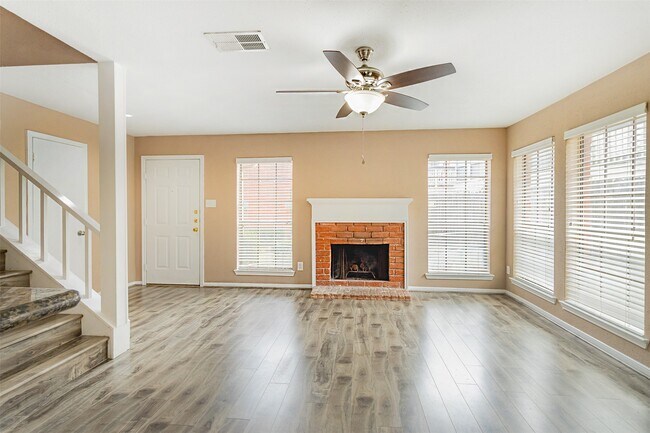 Foto del edificio - 2211 S Kirkwood Rd