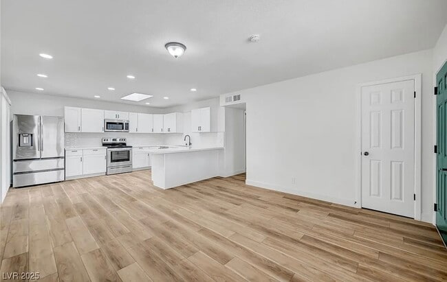 Building Photo - 6520 Evergreen Ave