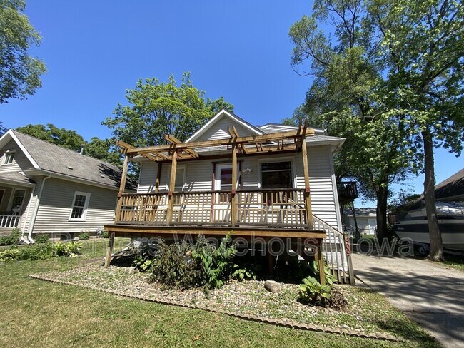Building Photo - 409 2nd St