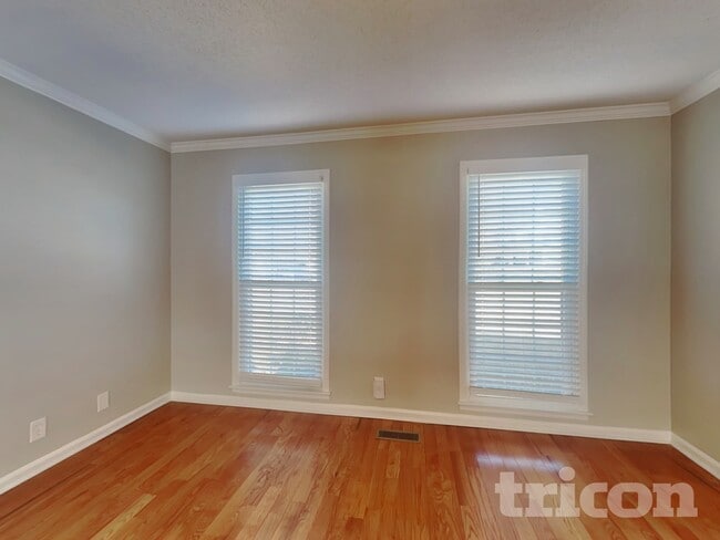 Building Photo - 2113 Putnam Ln