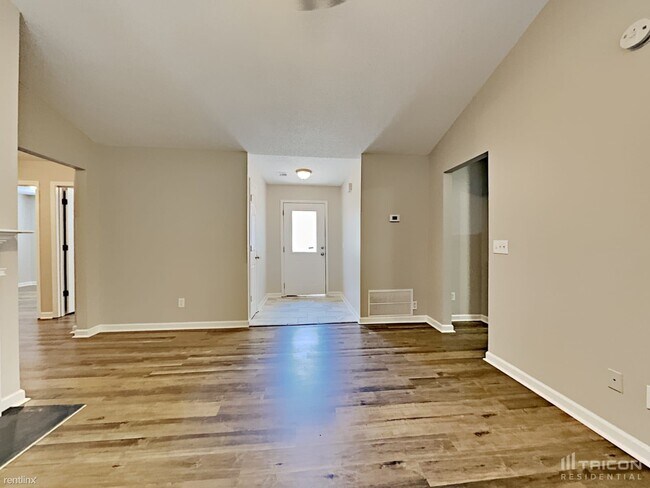 Building Photo - 2068 Sanders Pl