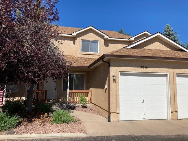 Building Photo - 2 Bedroom in D20 with AC