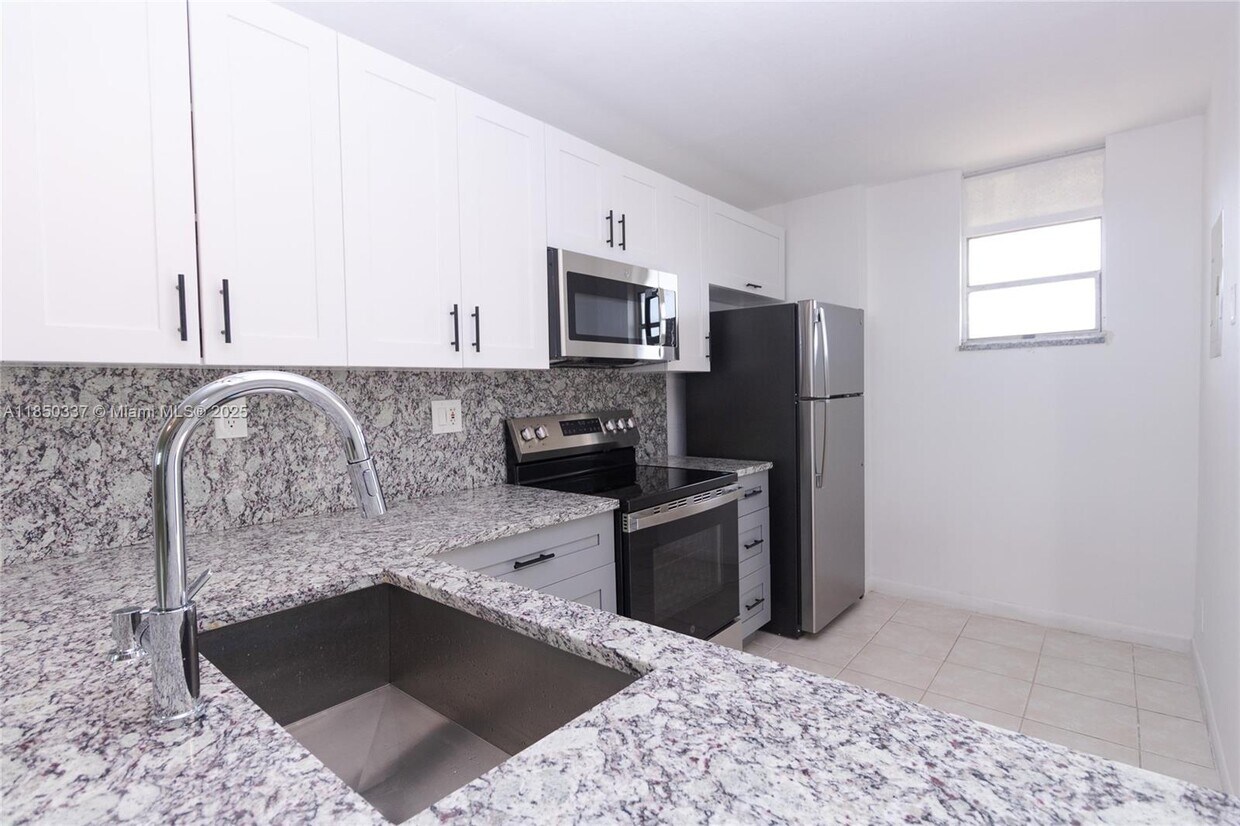 Foto principal - 2903 N Miami Beach Blvd