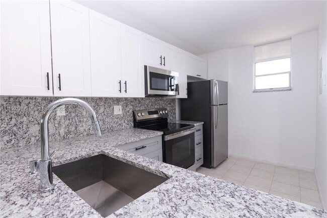 Building Photo - 2903 N Miami Beach Blvd