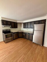 Building Photo - 4 Losson Garden Dr