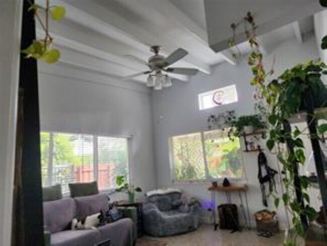 Foto del edificio - 1313 NE 16th Ter