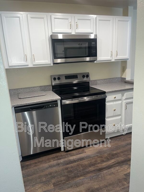 Building Photo - 120 N Penn St