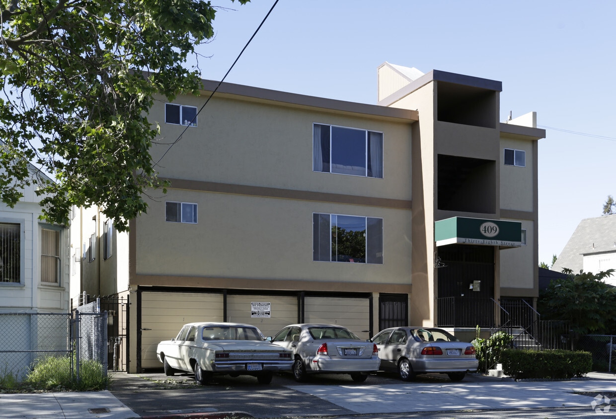 Building Photo - 409 38th St