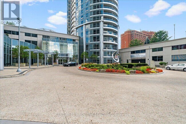 Building Photo - 125 Village Green Square