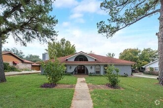 Building Photo - 433 Circleview Dr S