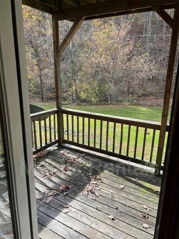 Foto del edificio - 264 Tackett Branch Rd