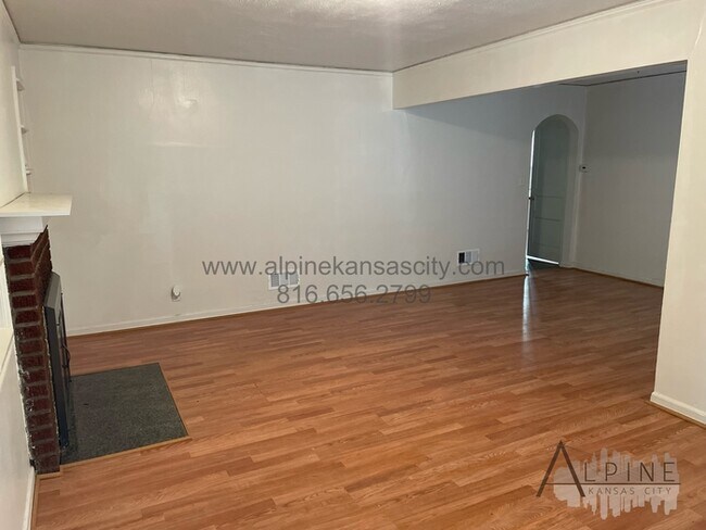 Building Photo - 2 Bed, 2 Bath, KCK Home