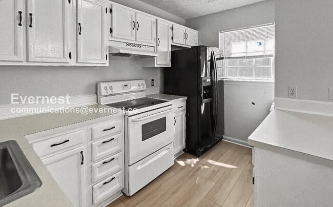 Foto del edificio - 8627 Reinecke Ct